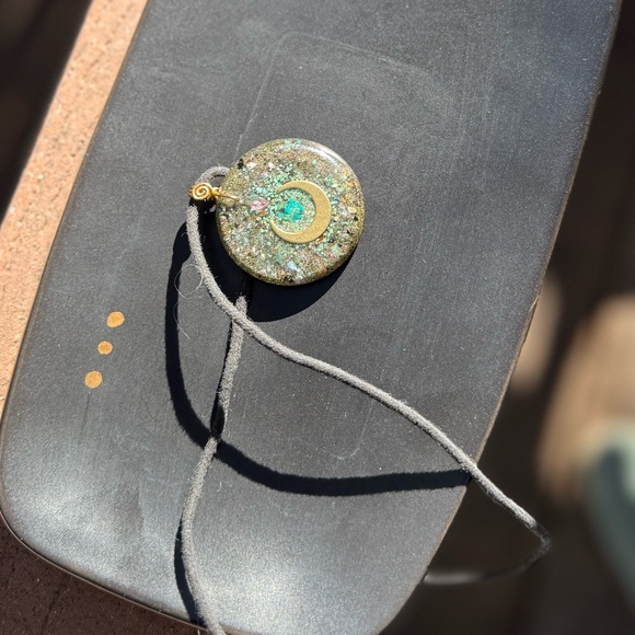 Sacred Healing Pendant (Luna)! GORGEOUS AND PROTECTIVE!!! - Picture 2 of 9